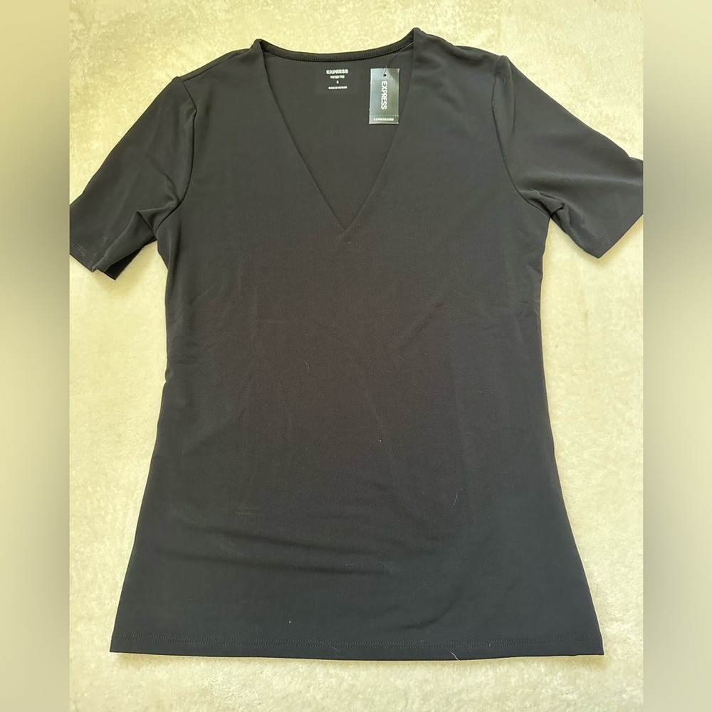 Women’s Express Short sleeve V-Neck Top